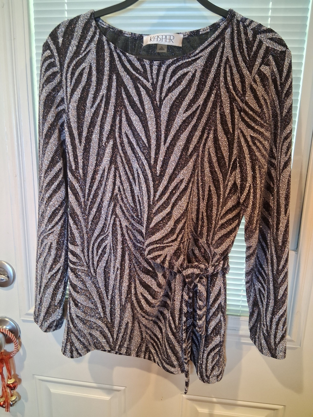 sku105 Kasper Silver Black Zebra-Print Long Sleeve Top Size PL